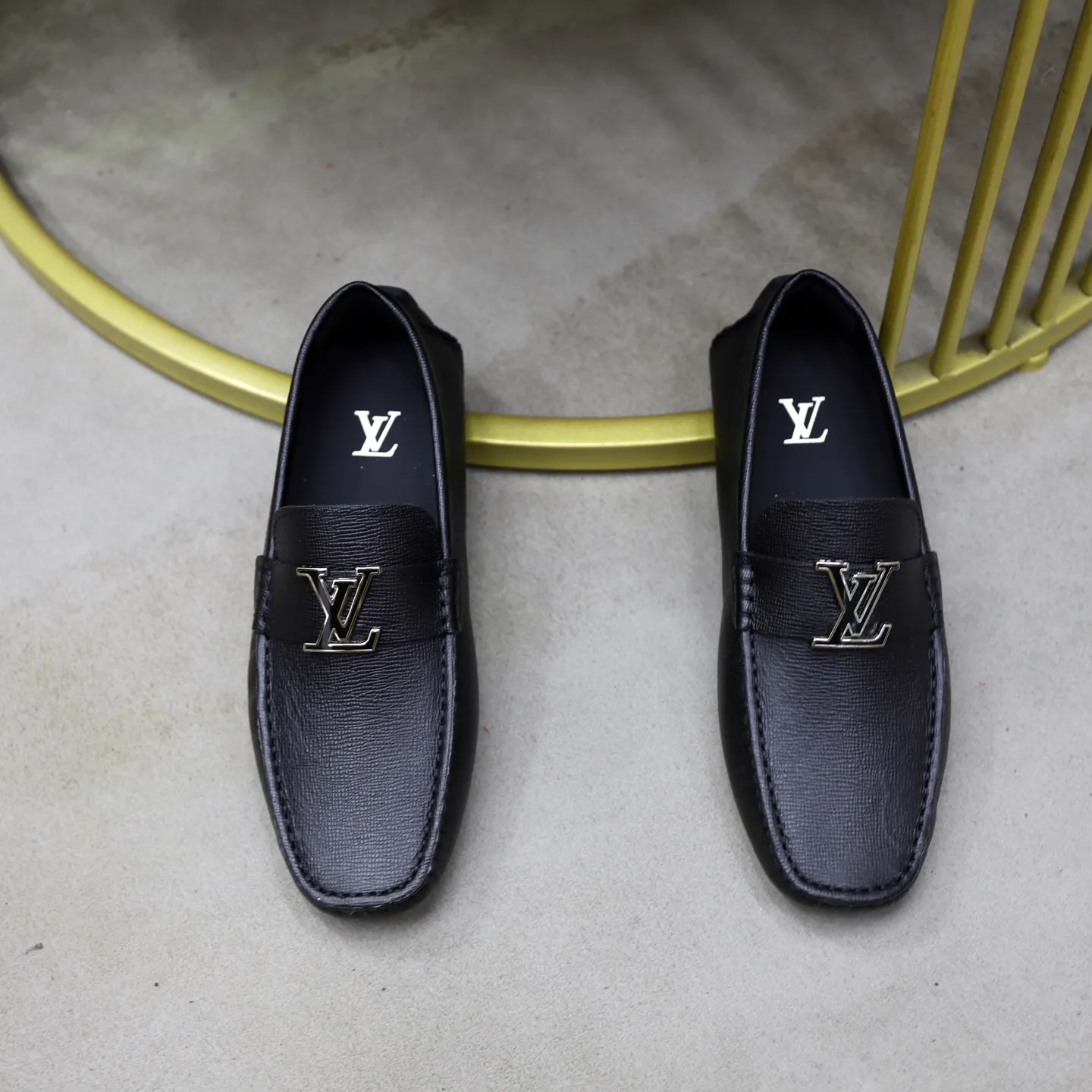 Ex-factory price: 480💰【LV】Louis Vuitton ⚠️High-end men’s driving and pedal series ⚠️38-44 (customized for 45) ⚠️All original cowhide leather! Thick and soft! Made entirely of calfskin lining! Rubber sheet anti-slip beanie sole! Three-dimensional package technology! Fashionable and classic! Handicrafts! Original high quality! Feel free to compare!